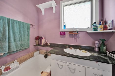 Photo of property in 61 Collingwood Street, Eltham, 4322