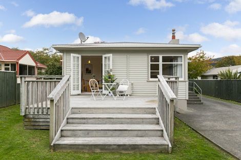 Photo of property in 29 Collins Avenue, Tawa, Wellington, 5028