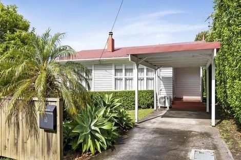 Photo of property in 1/60 Hillcrest Avenue, Hillcrest, Auckland, 0627