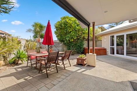 Photo of property in 2 Gibson Place, Papamoa Beach, Papamoa, 3118