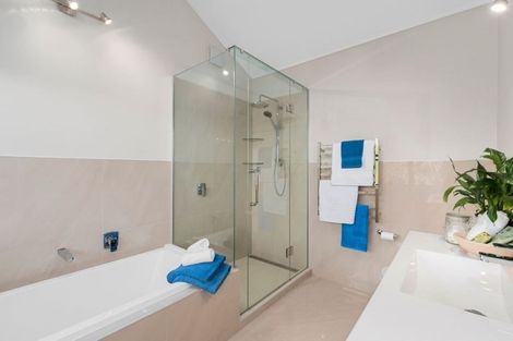 Photo of property in 23 Ngarahana Avenue, Paremoremo, Auckland, 0632