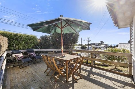 Photo of property in 95 Pioneer Road, Moturoa, New Plymouth, 4310