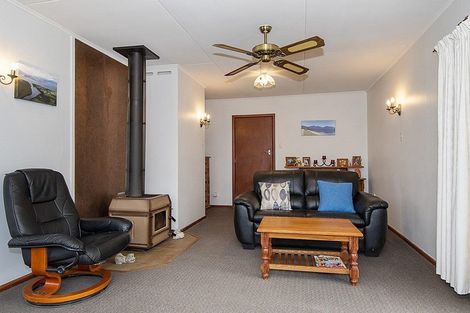 Photo of property in 27 Roseness Street, Palmerston, 9430