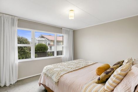 Photo of property in 88 Akaroa Drive, Maupuia, Wellington, 6022