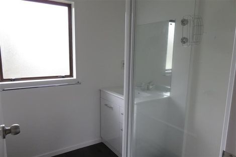 Photo of property in 20 Edgware Road, West Harbour, Auckland, 0618