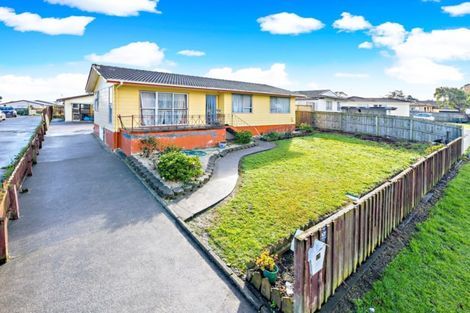 Photo of property in 17 Moncrieff Avenue, Clendon Park, Auckland, 2103