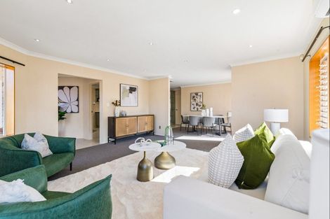Photo of property in 14 Monash Place, Flat Bush, Auckland, 2016