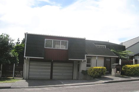 Photo of property in 1 Dundee Place, Crofton Downs, Wellington, 6035
