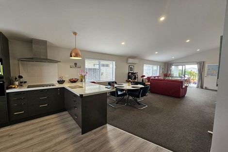 Photo of property in 16 Fuller Street, Papamoa Beach, Papamoa, 3118