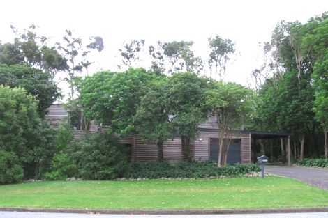 Photo of property in 1 Kakariki Grove, Waikanae, 5036