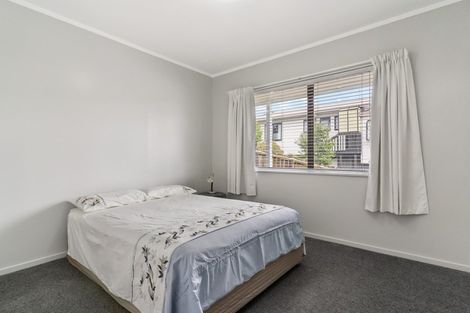 Photo of property in 64 Trias Road, Totara Vale, Auckland, 0629