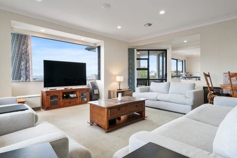 Photo of property in 56 Ribbonwood Crescent, Goodwood Heights, Auckland, 2105