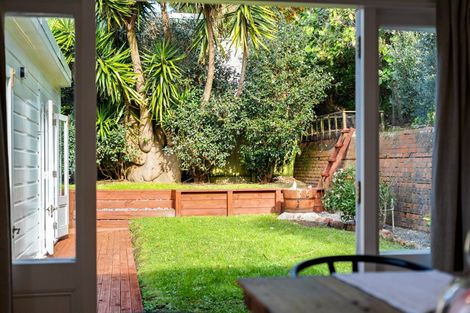 Photo of property in 9 Ranfurly Terrace, Mount Cook, Wellington, 6021