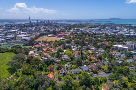 Photo of property in 33 Glenfell Place, Epsom, Auckland, 1023