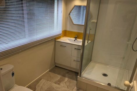 Photo of property in 33 Noeleen Street, Glenfield, Auckland, 0629