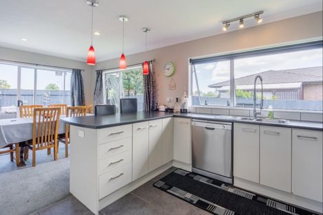 Photo of property in 50 Arawhata Road, Paraparaumu, 5032