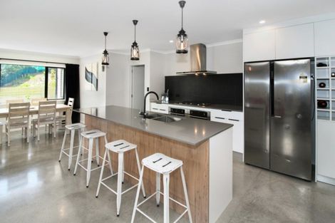 Photo of property in 15 Frederick Place, Whalers Gate, New Plymouth, 4310