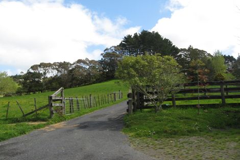 Photo of property in 29 Anzac Road, Waitakere, Auckland, 0816