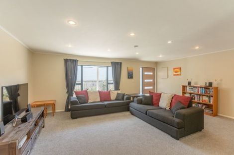 Photo of property in 9a Greer Crescent, Tawa, Wellington, 5028