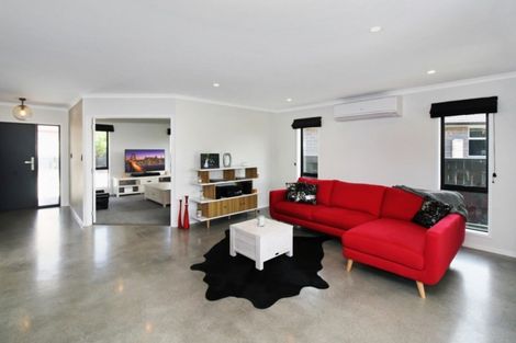 Photo of property in 15 Frederick Place, Whalers Gate, New Plymouth, 4310