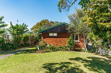 Photo of property in 16 William Bond Street, Stanley Point, Auckland, 0624