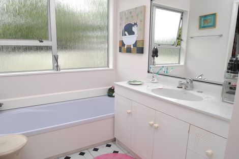 Photo of property in 38 Rosewood Place, Paraparaumu, 5032