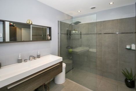 Photo of property in 409 Mangorei Road, Merrilands, New Plymouth, 4312