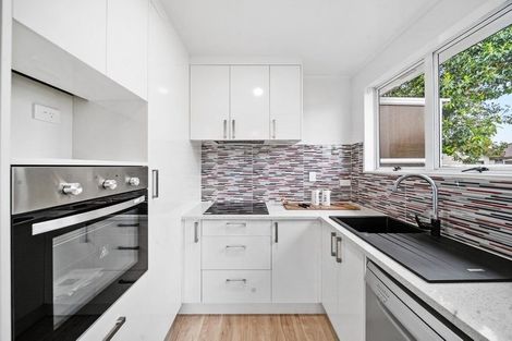 Photo of property in 1/3 Sparrow Place, Weymouth, Auckland, 2103