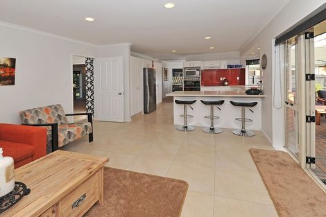 Photo of property in 15 Longford Park Drive, Takanini, 2112