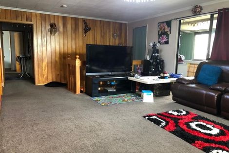 Photo of property in 52 Everglade Drive, Goodwood Heights, Auckland, 2105
