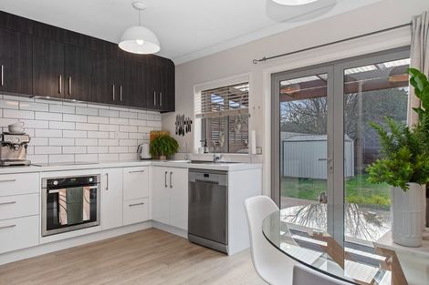 Photo of property in 15 Corlett Street, Utuhina, Rotorua, 3015