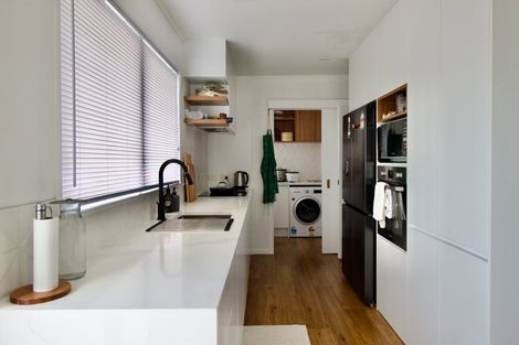 Photo of property in 5 Ngatoa Place, Glenfield, Auckland, 0629