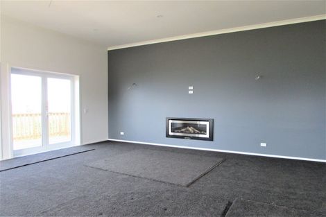 Photo of property in 14 Cessna Way, Newlands, Wellington, 6037