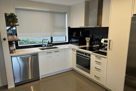 Photo of property in 5/15 Chivalry Road, Glenfield, Auckland, 0629