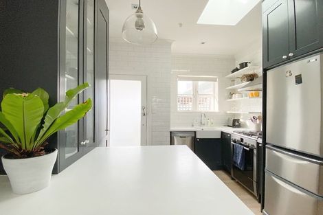 Photo of property in 4/64 Victoria Road, Devonport, Auckland, 0624