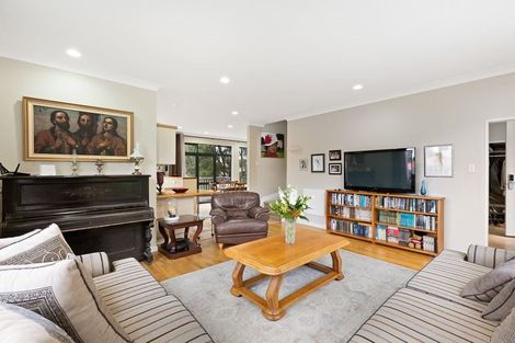 Photo of property in 6 David Beattie Place, Chatswood, Auckland, 0626