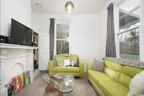 Photo of property in 100 Gladstone Road, Dalmore, Dunedin, 9010