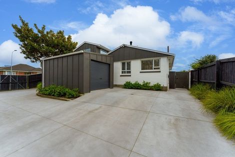 Photo of property in 43 Dunedin Street, Redwood, Christchurch, 8051