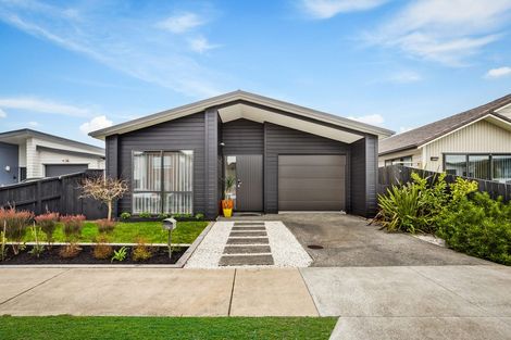 Photo of property in 29 Lumbarda Drive, Kumeu, 0810