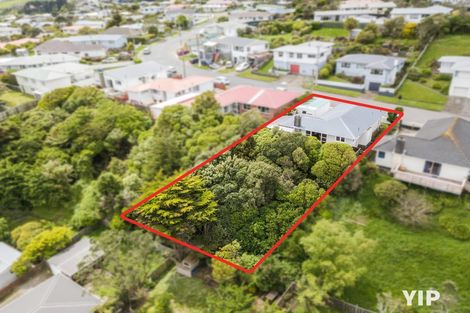 Photo of property in 17 Baylands Drive, Newlands, Wellington, 6037