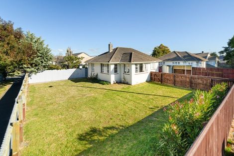 Photo of property in 660 Featherston Street, Roslyn, Palmerston North, 4414