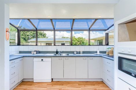 Photo of property in 128 Tutere Street, Waikanae Beach, Waikanae, 5036