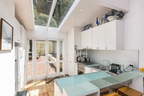 Photo of property in 22 Poplar Grove, Thorndon, Wellington, 6011