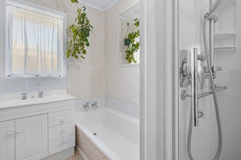 Photo of property in 33 Dunstan Crescent, Hornby, Christchurch, 8042