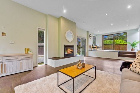 Photo of property in 10 Hobbs Road, Matakatia, Whangaparaoa, 0930