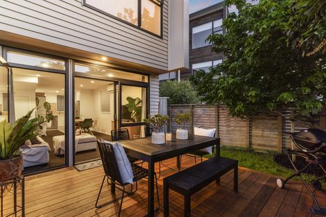 Photo of property in 12/15 Chivalry Road, Glenfield, Auckland, 0629