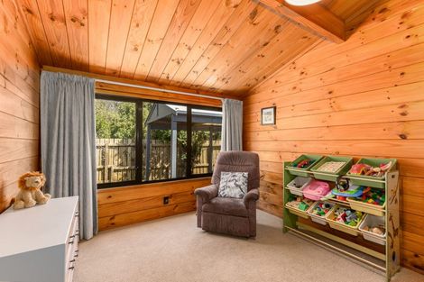 Photo of property in 1 Dunleith Grove, Silverstream, Upper Hutt, 5019