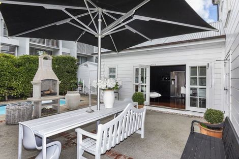 Photo of property in 26 Cranmer Square, Christchurch Central, Christchurch, 8013