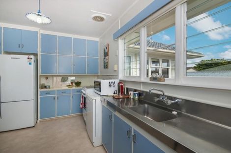 Photo of property in 2/37 Shakespeare Road, Milford, Auckland, 0620