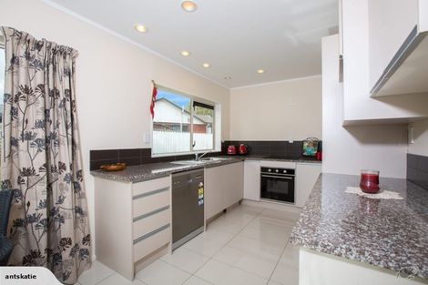 Photo of property in 11 Rosemead Place, Randwick Park, Auckland, 2105